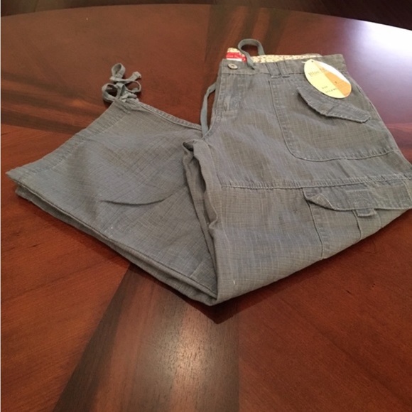 Low Rise Cargo Capris- JR size 7 - Picture 11 of 12